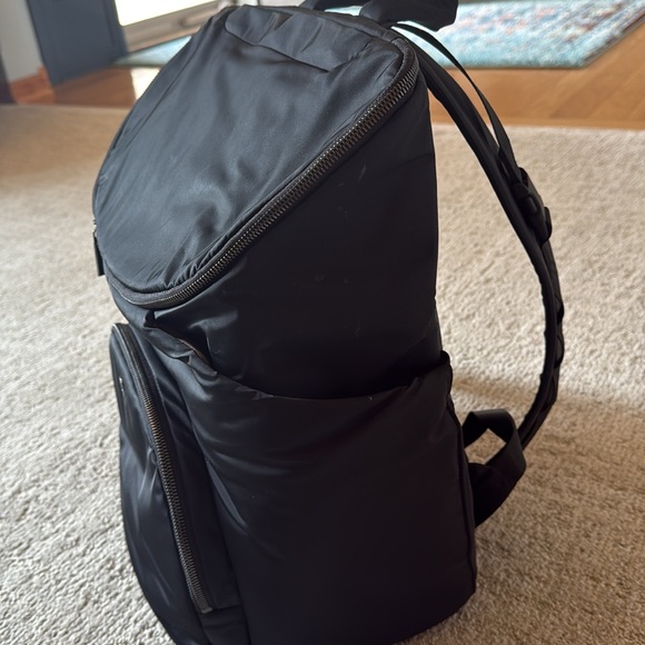 Lululemon New Parent Backpack - Picture 8 of 8